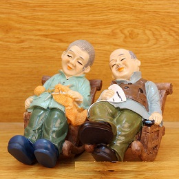 Tượng ông bà lão ngủ gật 