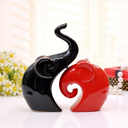 Cặp voi sứ đen đỏ trang trí