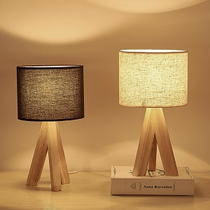Đèn ngủ để bàn phong cách Bắc Âu 3 chân gỗ