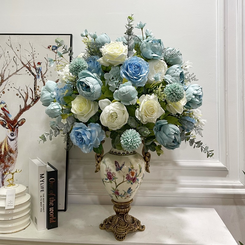 Bình hoa hồng giả tone xanh cổ điển trang trí phòng khách