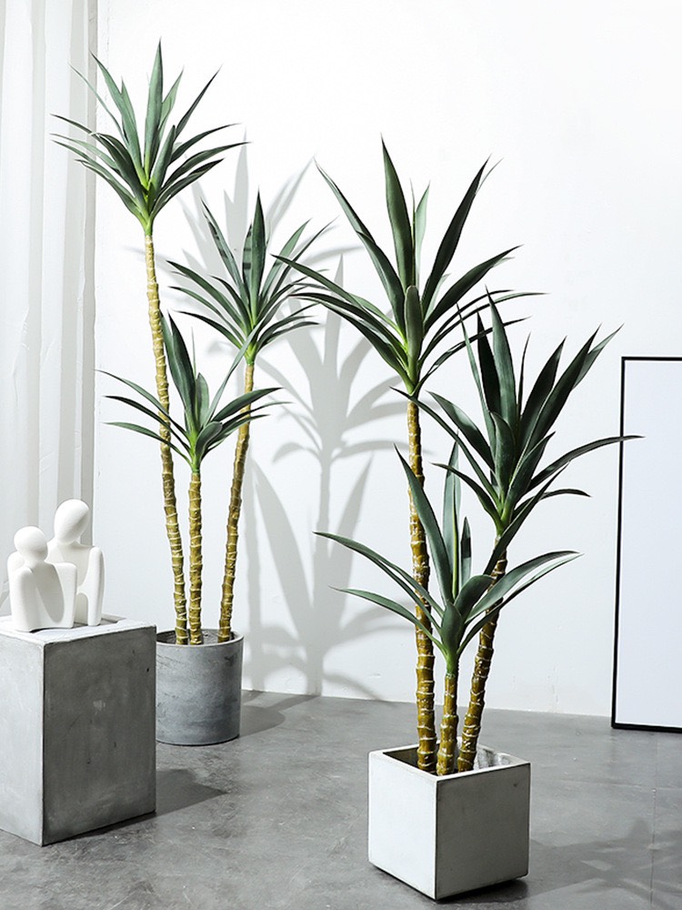 Chậu cây dứa phát tài giả trang trí trong nhà