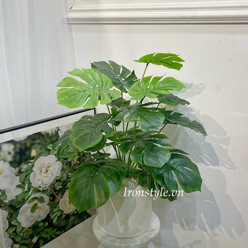 Chậu cây lá xẻ nhỏ giả để bàn trang trí