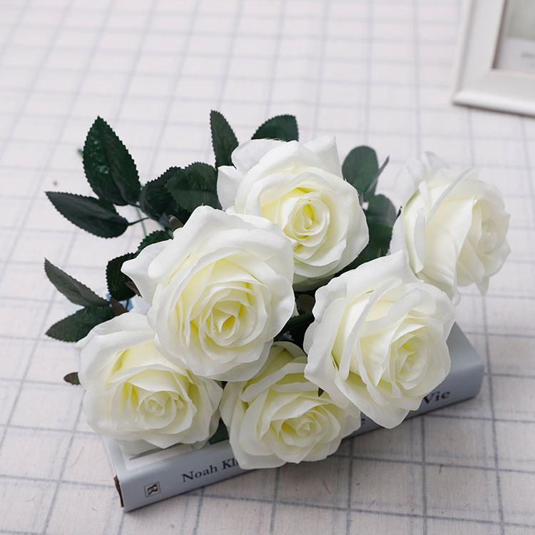 Hoa hồng trắng vải lụa đẹp giống thật