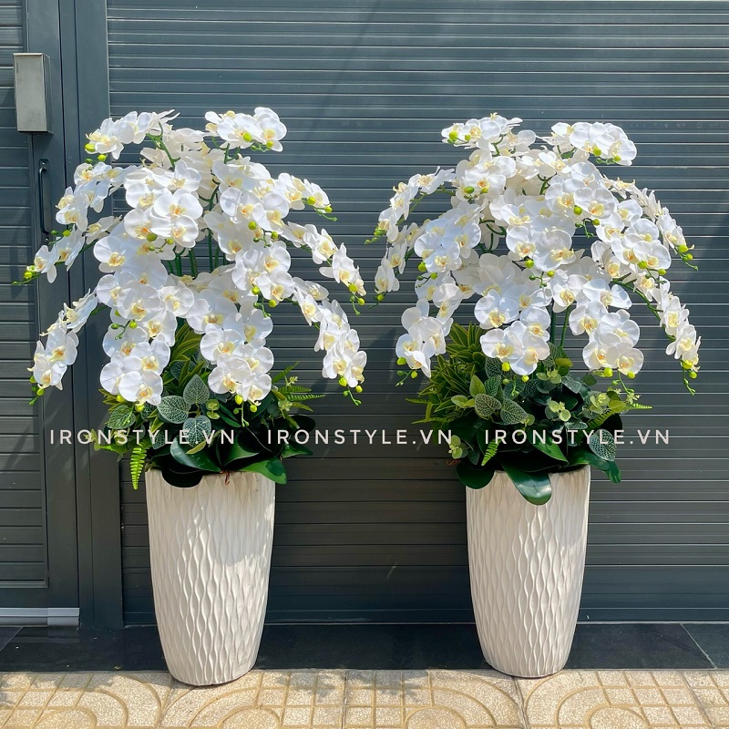 Bình hoa lan giả trắng cao