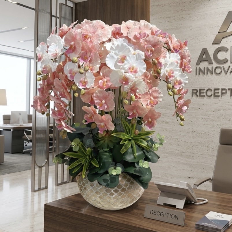 Chậu hoa lan giả trang trí quầy lễ tân 