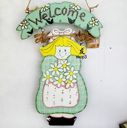 Bảng welcome bé gái đầm xanh