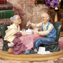 Tượng ông bà uống trà