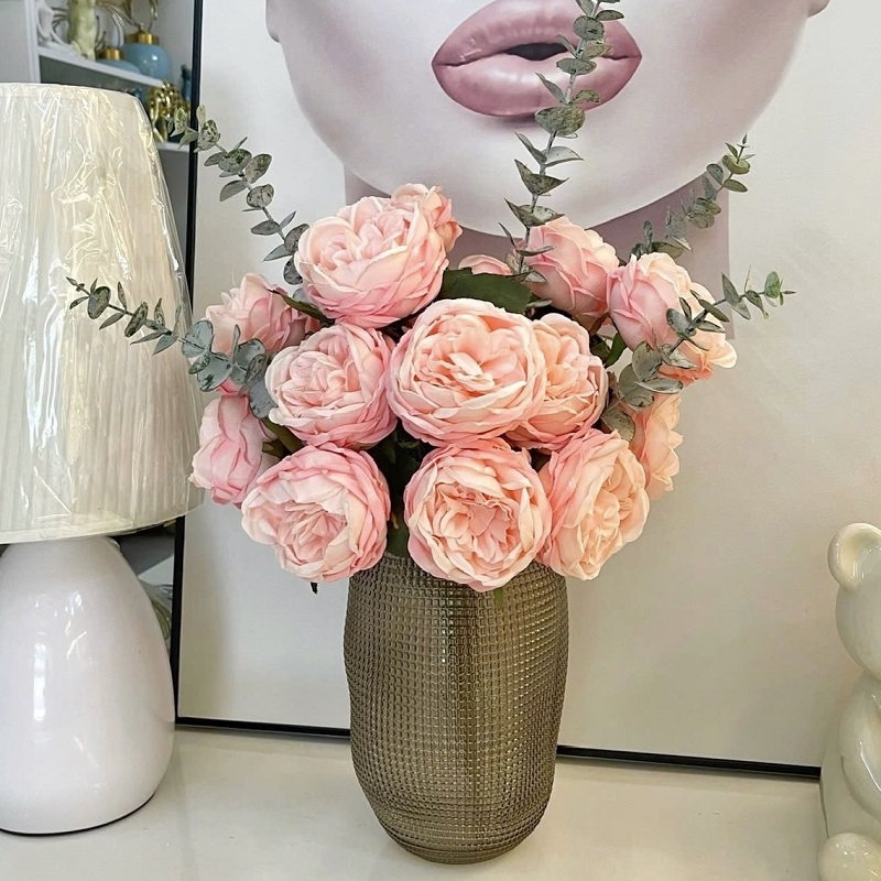 Bình hoa giả mẫu đơn hồng để bàn phối lá kim tiền