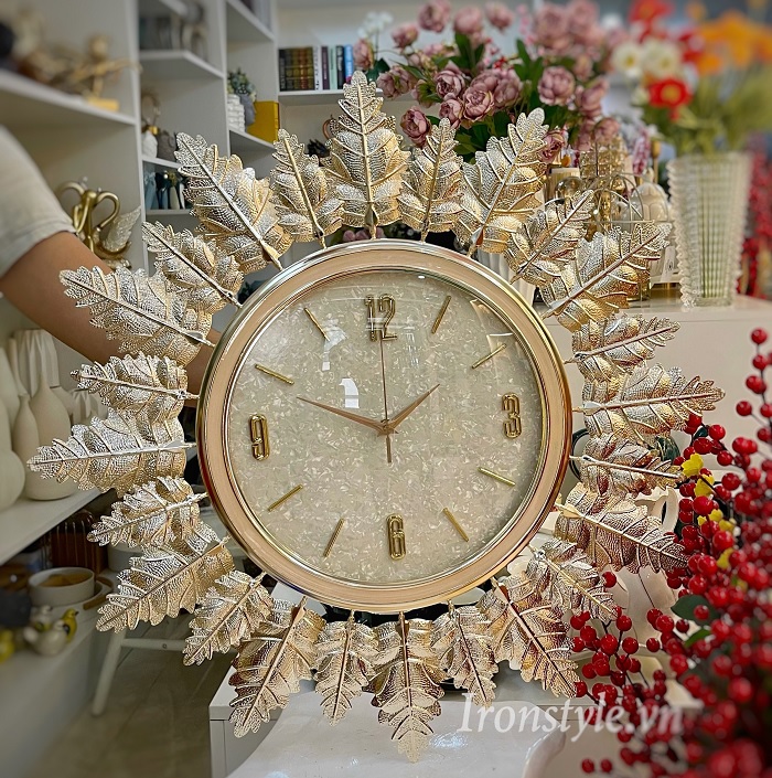 Đồng hồ treo tường decor lá nguyệt quế ánh bạc cao cấp