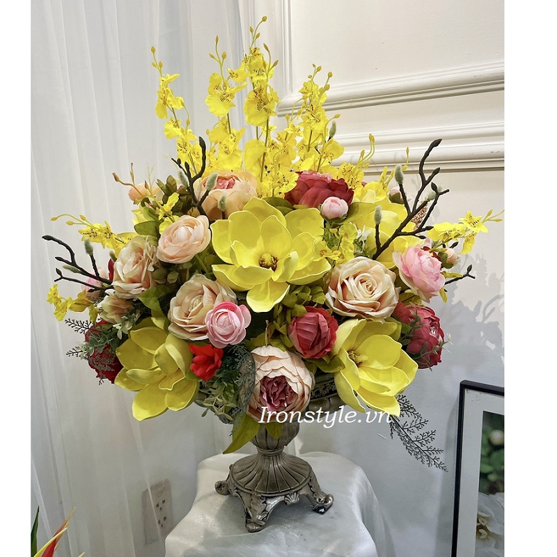 Bình hoa vải lụa cổ điển tông vàng đỏ