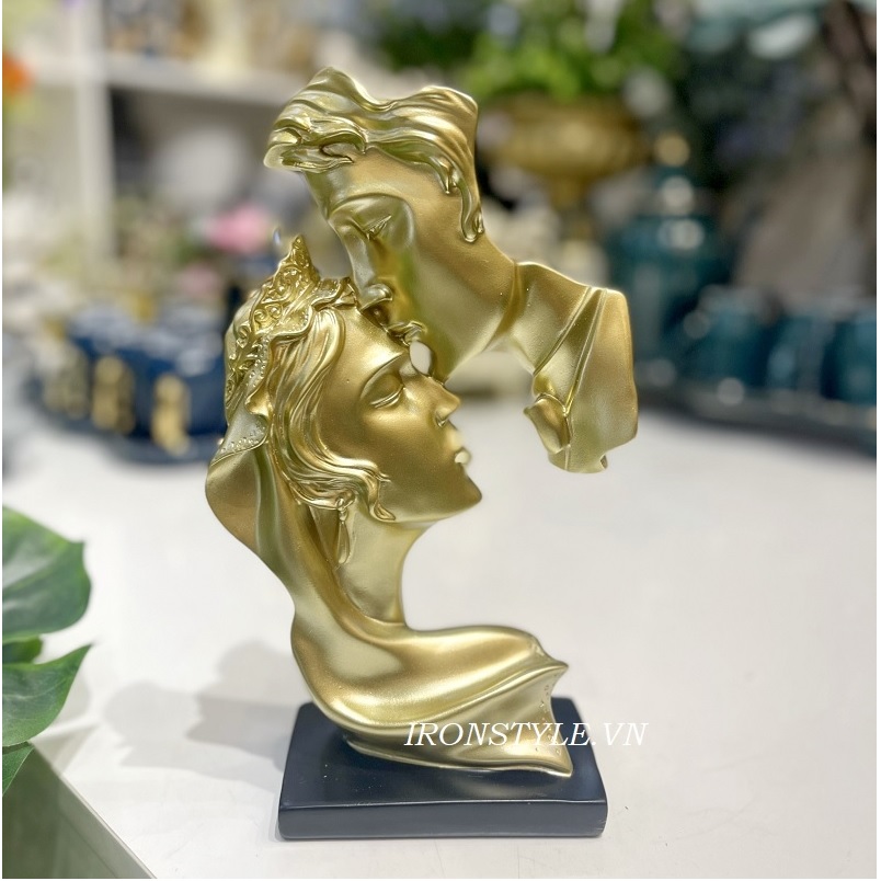 Tượng trang trí decor nam hôn nữ