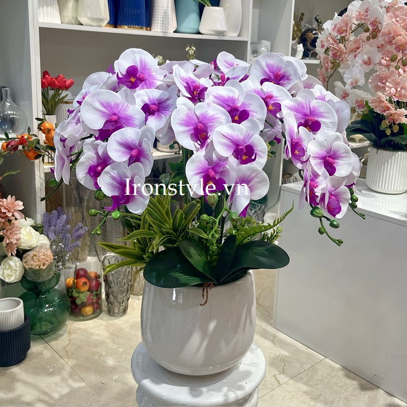 Bình hoa lan hồ điệp giả nhụy tím cắm tròn