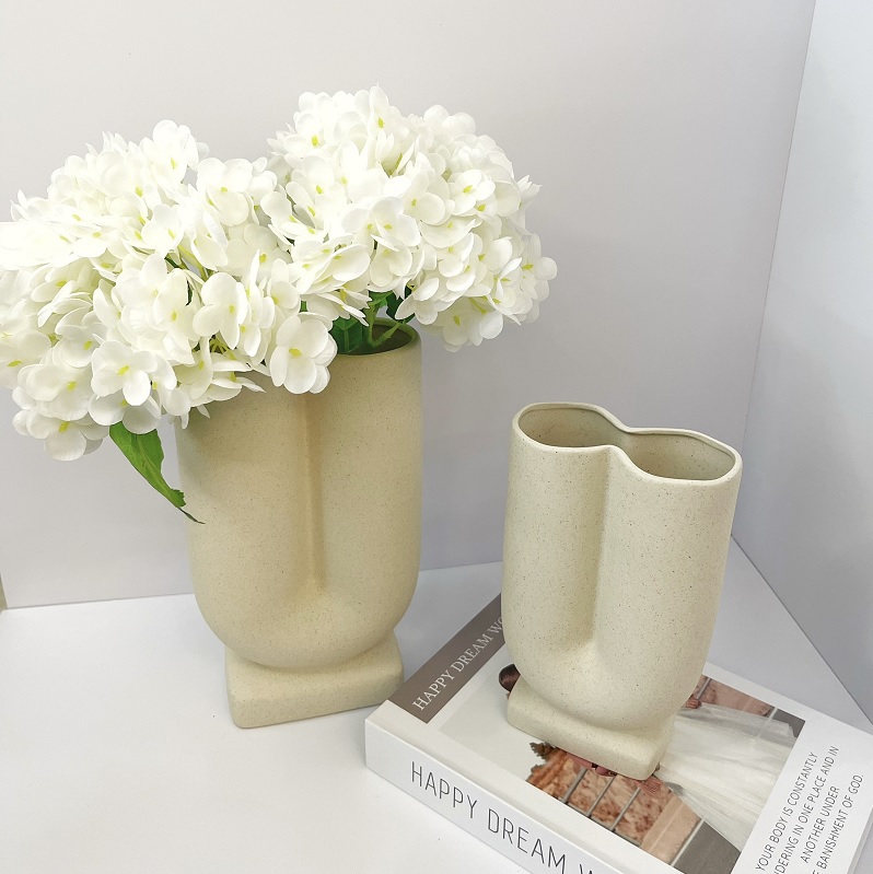 Bình gốm sứ cắm hoa decor chữ U