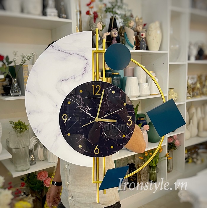 Đồng hồ treo tường viền sắt mặt trắng đen