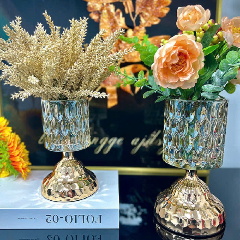 Bình thủy tinh cắm hoa đế vàng (không hoa)
