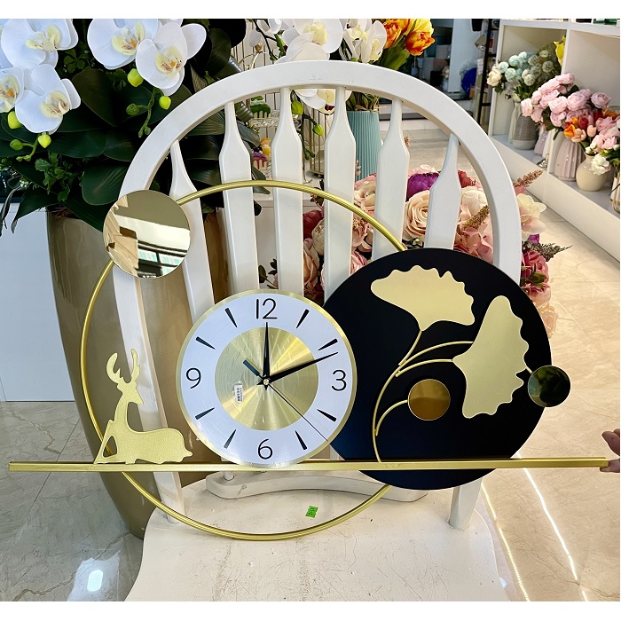 Đồng hồ treo tường decor hươu mặt trăng đen