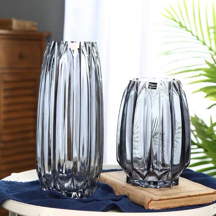 Bình thủy tinh cắm hoa trái khế