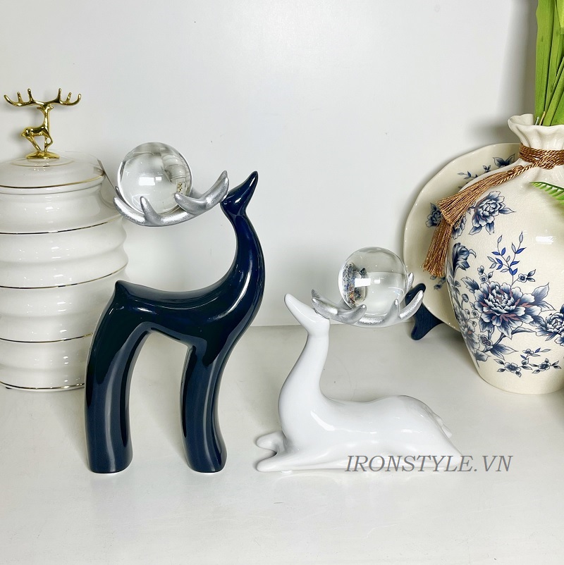 Tượng trang trí hươu đen trắng